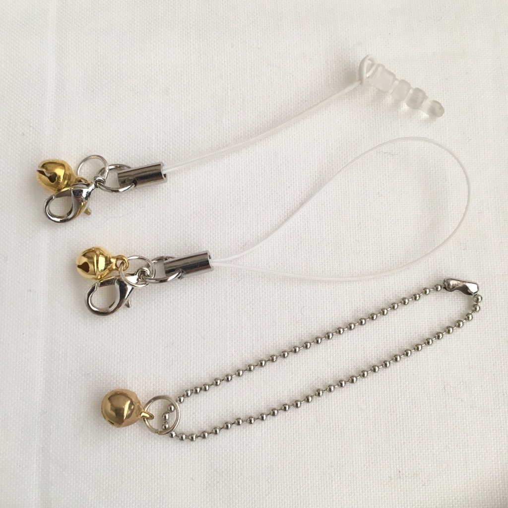 \New!/ピーチピンク色うさぎさん♡小さな癒し系★見守り隊★大事な赤色イチゴをギュッ!鈴付きストラップ|ボールチェーン