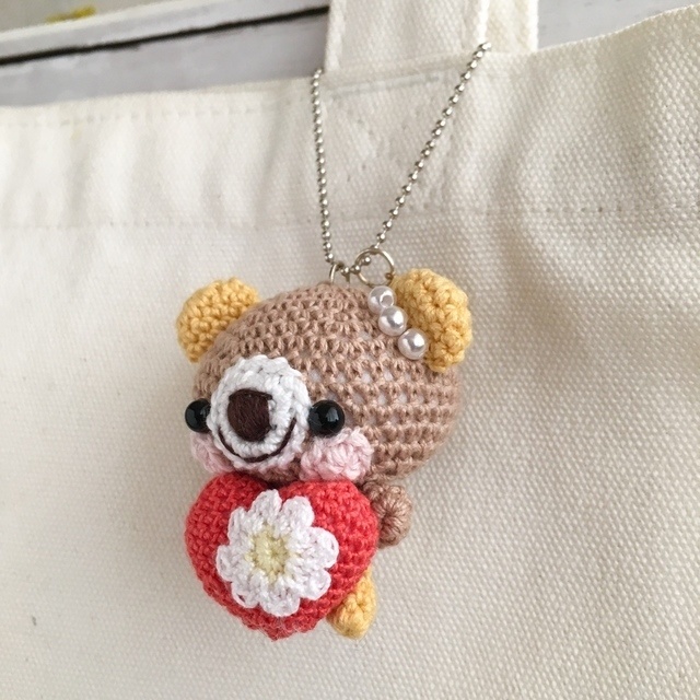 【受注生産】赤色ハート・濃黄色と薄茶色クマさん*鈴付きイヤホンジャックストラップ