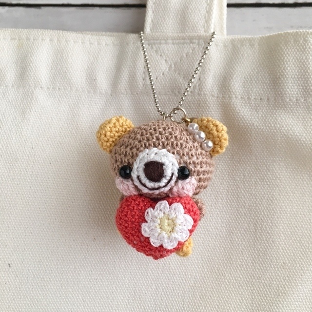 【受注生産】赤色ハート・濃黄色と薄茶色クマさん*鈴付きイヤホンジャックストラップ