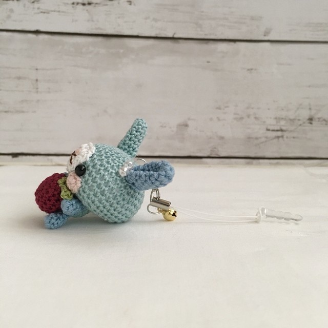 【受注生産】赤リンゴ・アクア×濃ブルー色うさぎさん*鈴付きイヤホンジャックストラップ