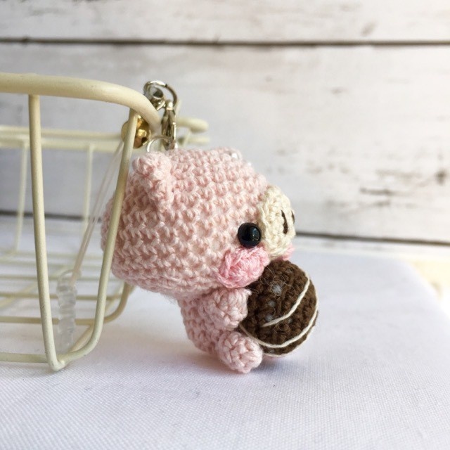 チョコレート・淡ピンク色ブタさん・鈴付きイヤホンジャックストラップ