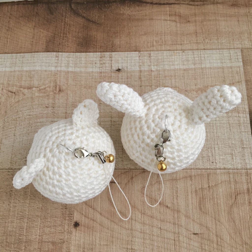 \New!/大きなお顔が持ち物の目印に♪うちの子!白色うさぎクマ顔【大】鈴付イヤホンジャック|ストラップ|ボールチェーン