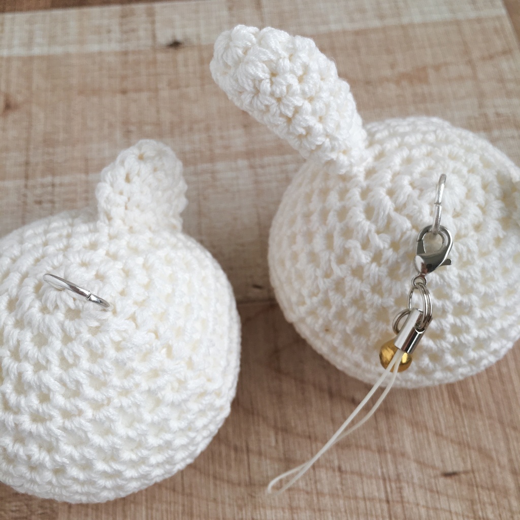 \New!/大きなお顔が持ち物の目印に♪うちの子!白色うさぎクマ顔【大】鈴付イヤホンジャック|ストラップ|ボールチェーン