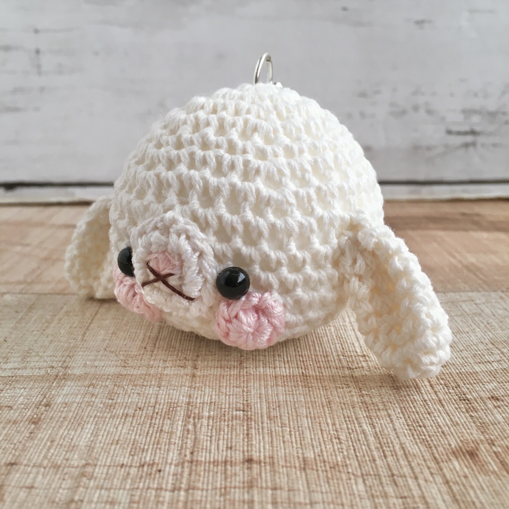 白色ロップイヤーうちの子!大きなお顔が持ち物の目印に◎【大】鈴付きイヤホンジャック|ストラップ|ボールチェーン