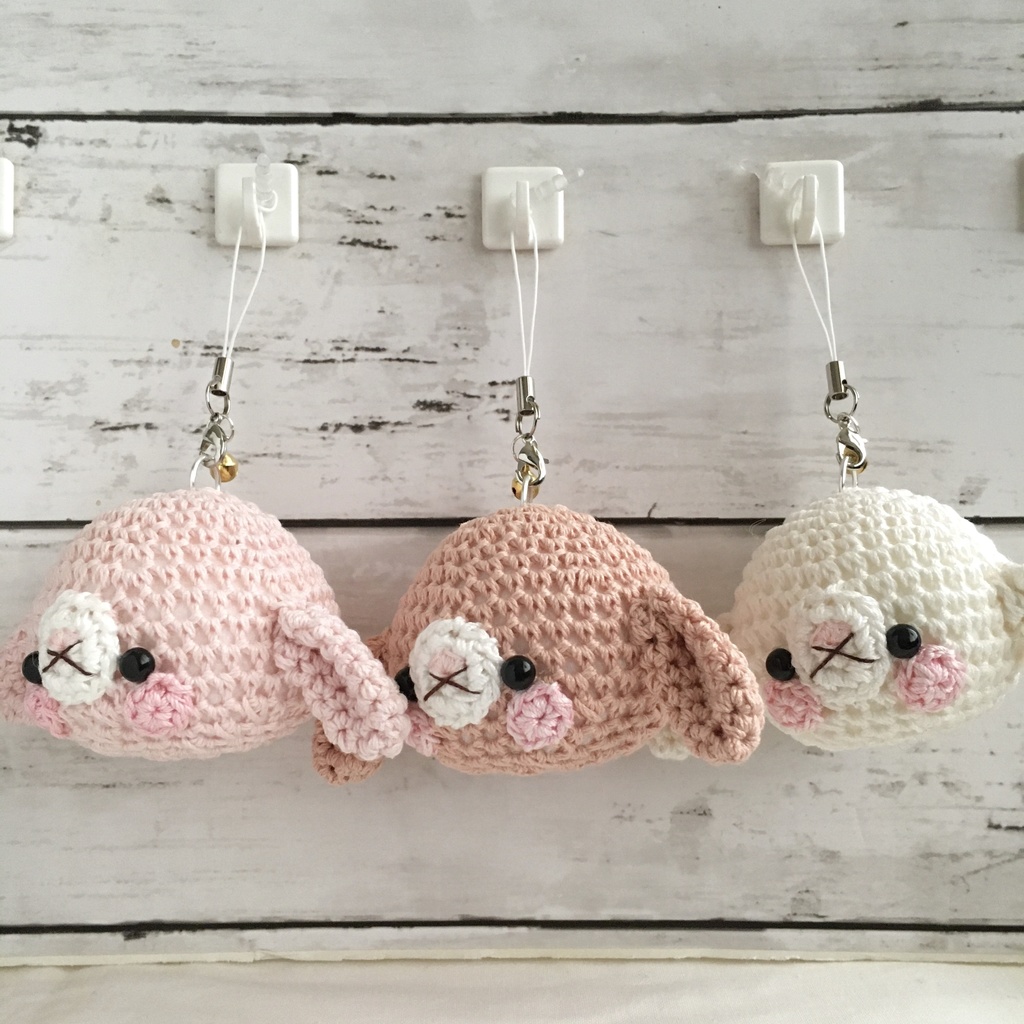 優しい淡ピンク色ロップイヤー!大きなお顔が持ち物の目印に最適♪【大】鈴付きイヤホンジャック|ストラップ|ボールチェーン