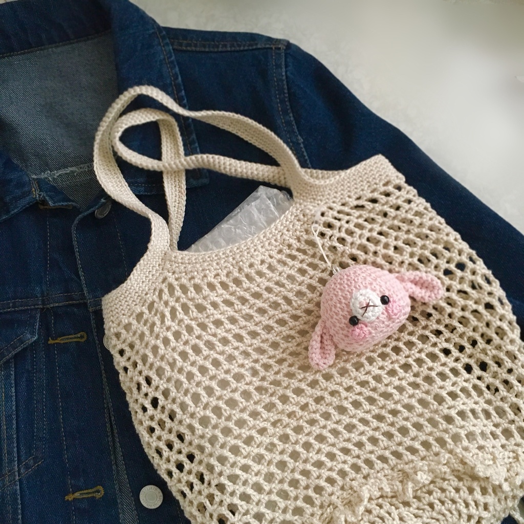 優しい淡ピンク色ロップイヤー!大きなお顔が持ち物の目印に最適♪【大】鈴付きイヤホンジャック|ストラップ|ボールチェーン