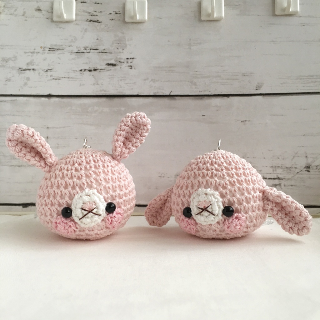 優しい淡ピンク色ロップイヤー!大きなお顔が持ち物の目印に最適♪【大】鈴付きイヤホンジャック|ストラップ|ボールチェーン