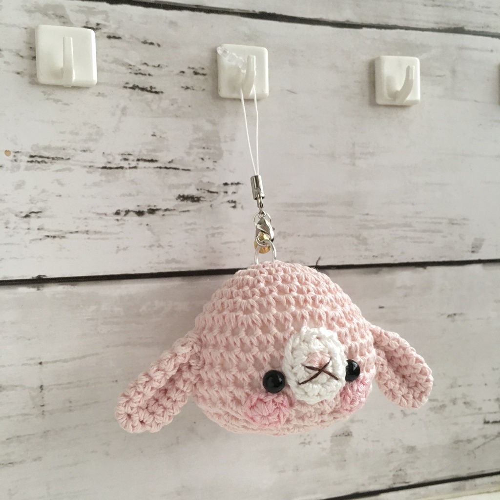 優しい淡ピンク色ロップイヤー!大きなお顔が持ち物の目印に最適♪【大】鈴付きイヤホンジャック|ストラップ|ボールチェーン