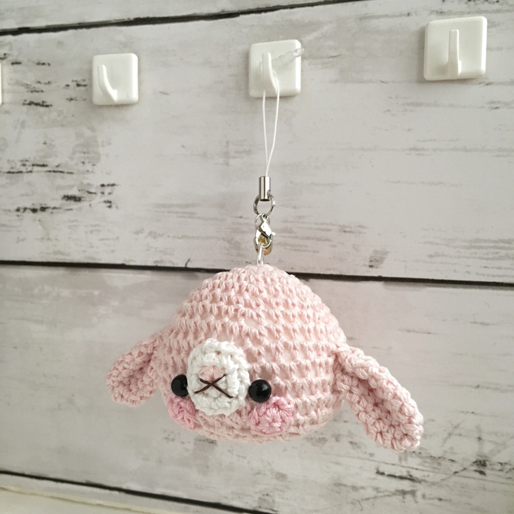 優しい淡ピンク色ロップイヤー!大きなお顔が持ち物の目印に最適♪【大】鈴付きイヤホンジャック|ストラップ|ボールチェーン