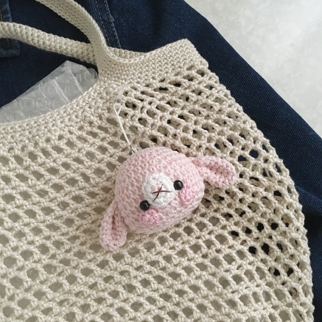 優しい淡ピンク色ロップイヤー!大きなお顔が持ち物の目印に最適♪【大】鈴付きイヤホンジャック|ストラップ|ボールチェーン