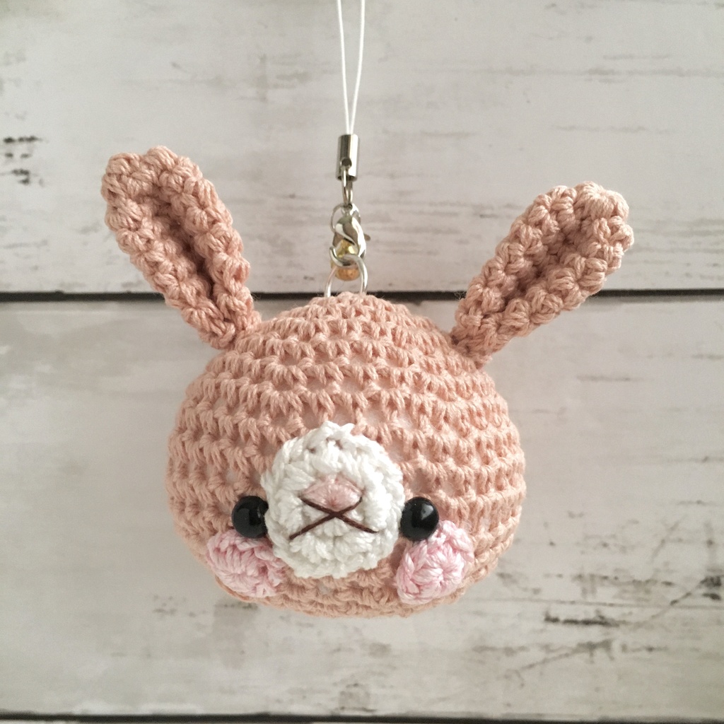 受注生産 ピーチピンク色うさぎお顔 大 鈴付きイヤホンジャックストラップ Kaki Amigurumi Booth 受注生産 ピーチピンク色うさぎお顔 大 鈴付きイヤホンジャックストラップ Kaki Amigurumi Booth