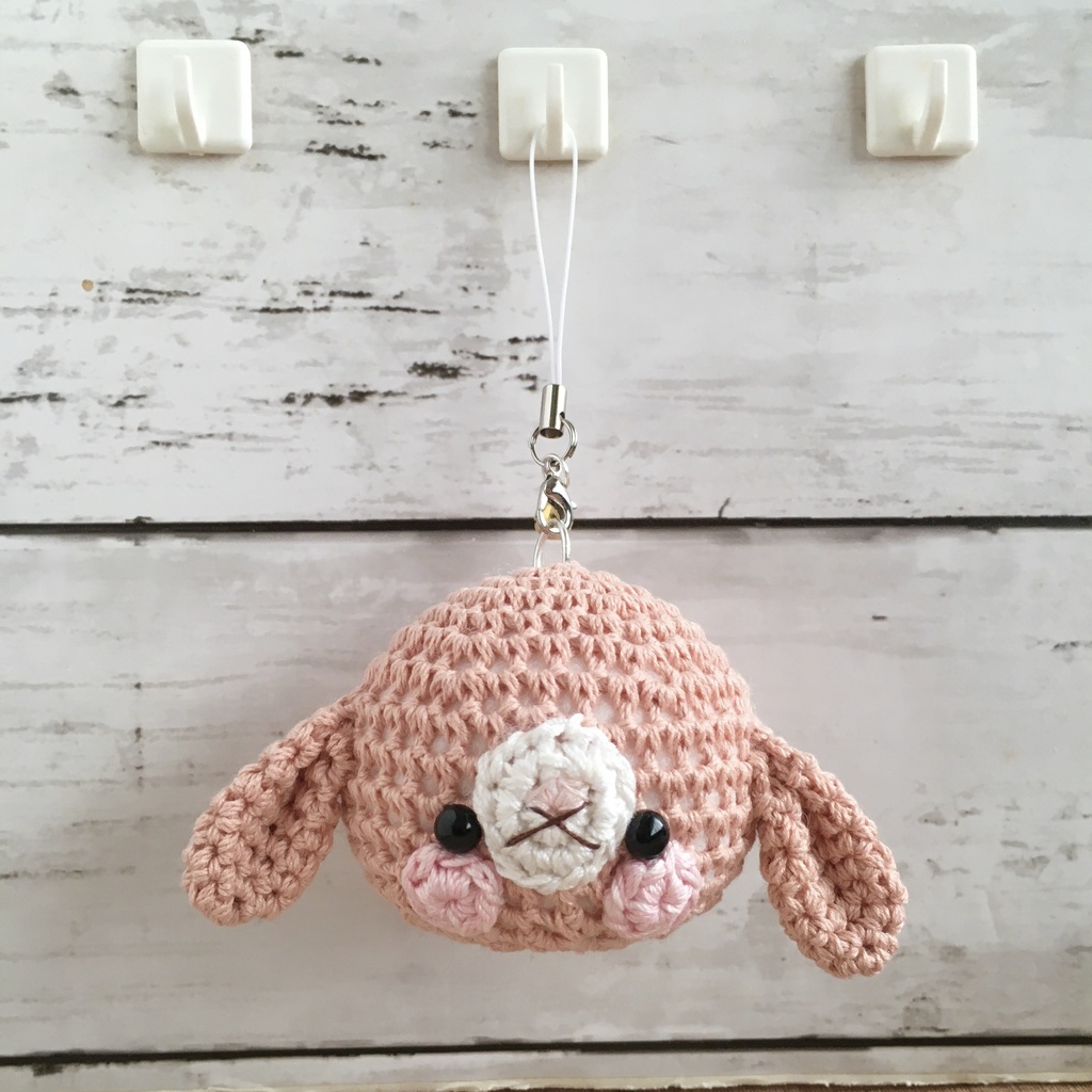 大きなお顔が持ち物の目印に最適♪ピーチピンク色ロップイヤー♡顔【大】鈴付きイヤホンジャック|ストラップ|ボールチェーン