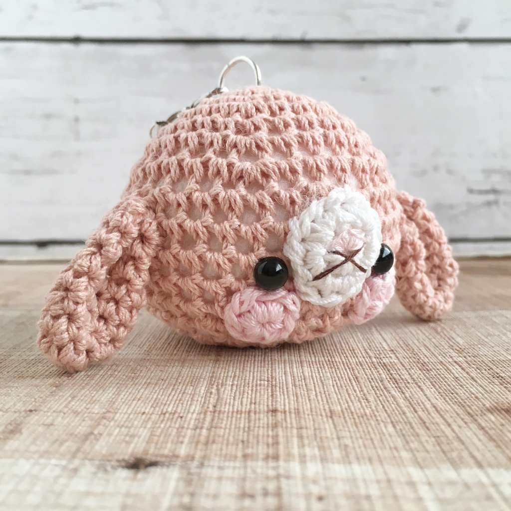 大きなお顔が持ち物の目印に最適♪ピーチピンク色ロップイヤー♡顔【大】鈴付きイヤホンジャック|ストラップ|ボールチェーン