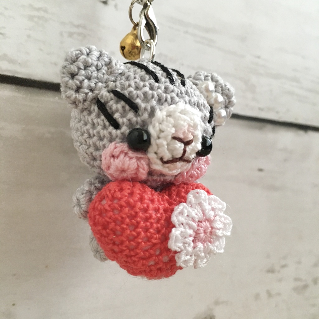 \アメリカンショートヘア!うちの子/小さな癒し系★見守り隊★赤色ハートをギュッ!鈴付きストラップ|ボールチェーン