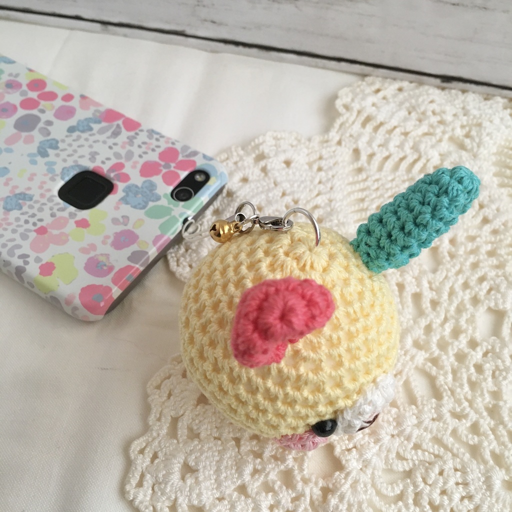 リュックに!車に!元気の出るビタミン系カラー!3色うさぎさんの顔【大】鈴付きイヤホンジャック|ストラップ|ボールチェーン