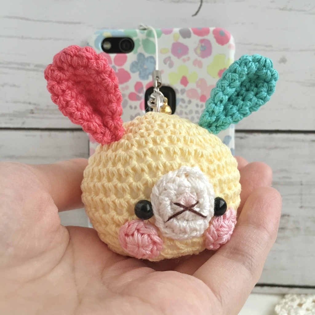 リュックに!車に!元気の出るビタミン系カラー!3色うさぎさんの顔【大】鈴付きイヤホンジャック|ストラップ|ボールチェーン