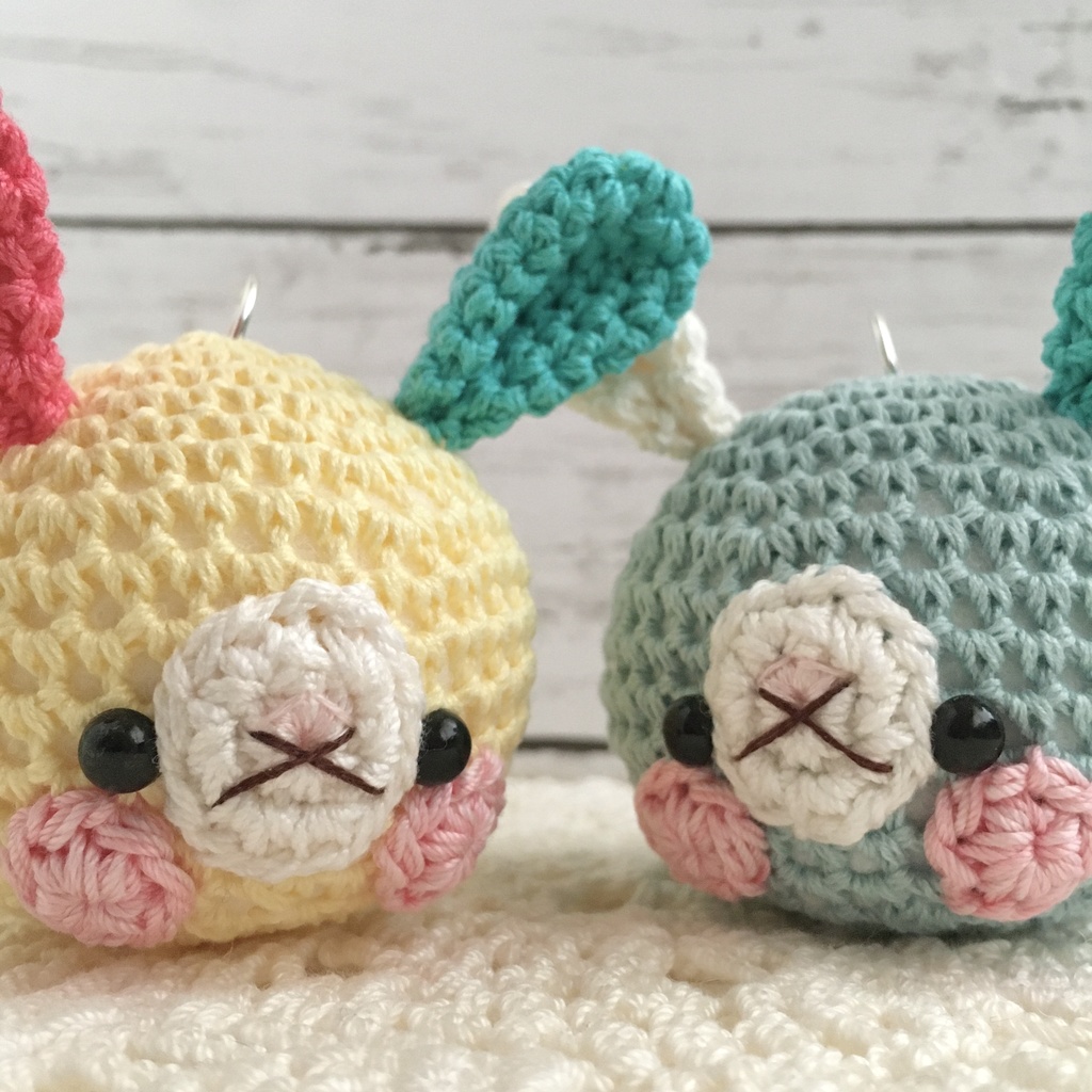 リュックに!車に!元気の出るビタミン系カラー!3色うさぎさんの顔【大】鈴付きイヤホンジャック|ストラップ|ボールチェーン