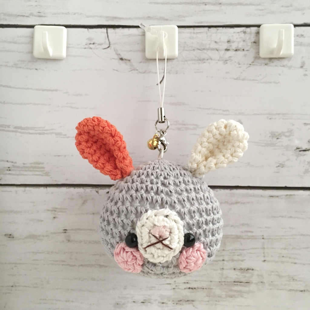 持ち物の目印に!車にユラユラぶら下げて♪定番×オレンジうさぎの顔【大】鈴付きイヤホンジャック|ストラップ|ボールチェーン