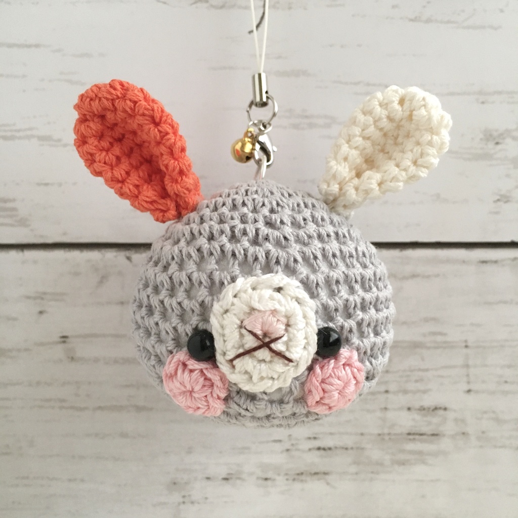 持ち物の目印に!車にユラユラぶら下げて♪定番×オレンジうさぎの顔【大】鈴付きイヤホンジャック|ストラップ|ボールチェーン