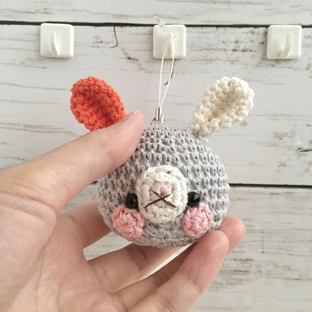 持ち物の目印に!車にユラユラぶら下げて♪定番×オレンジうさぎの顔【大】鈴付きイヤホンジャック|ストラップ|ボールチェーン