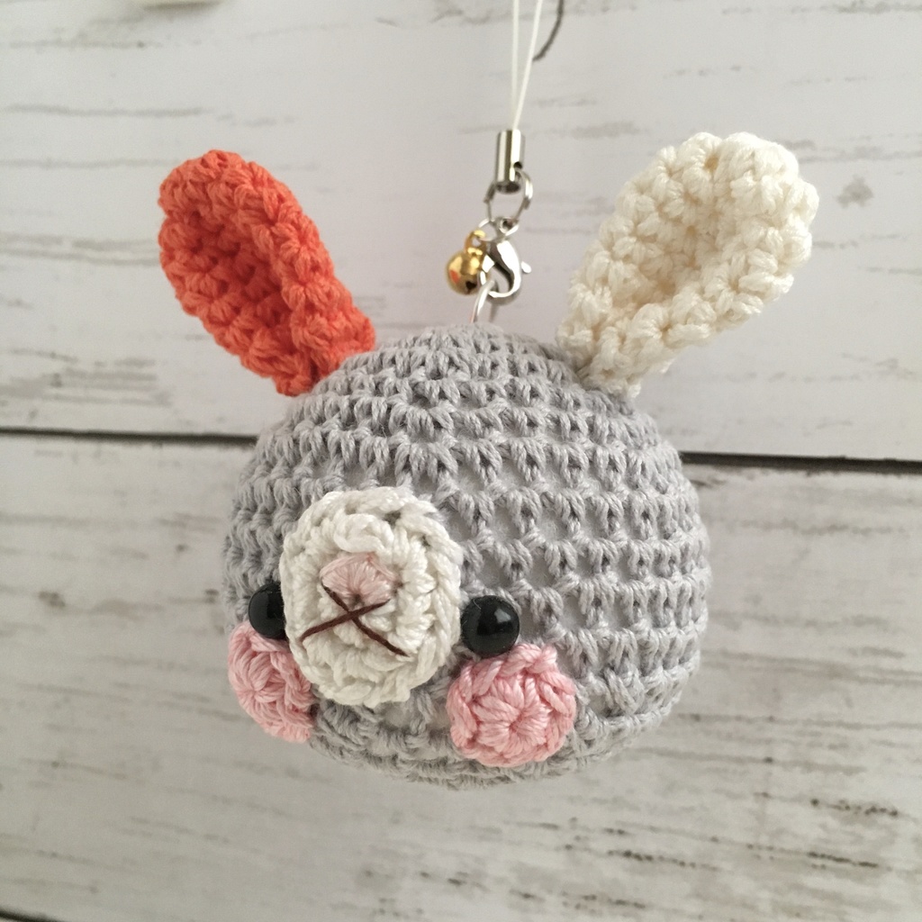 持ち物の目印に!車にユラユラぶら下げて♪定番×オレンジうさぎの顔【大】鈴付きイヤホンジャック|ストラップ|ボールチェーン