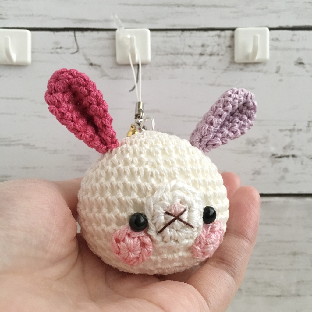 上品キレイ目大人カラーが大好きな方へ♪くすみ無し|3色うさぎの顔【大】鈴付きイヤホンジャック|ストラップ|ボールチェーン