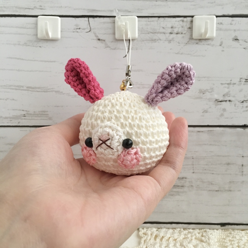 上品キレイ目大人カラーが大好きな方へ♪くすみ無し|3色うさぎの顔【大】鈴付きイヤホンジャック|ストラップ|ボールチェーン