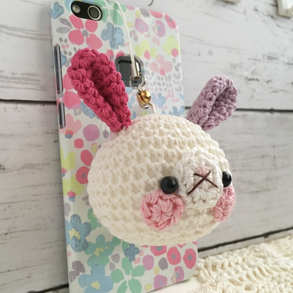 上品キレイ目大人カラーが大好きな方へ♪くすみ無し|3色うさぎの顔【大】鈴付きイヤホンジャック|ストラップ|ボールチェーン