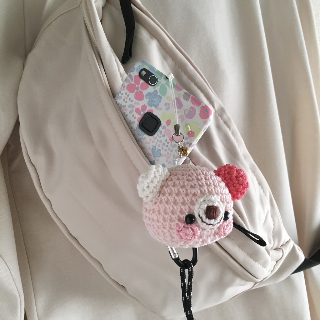 大きなお顔が持ち物の目印に最適♪淡ピンク×コーラル色うさぎクマ顔【大】鈴付イヤホンジャック|ストラップ|ボールチェーン