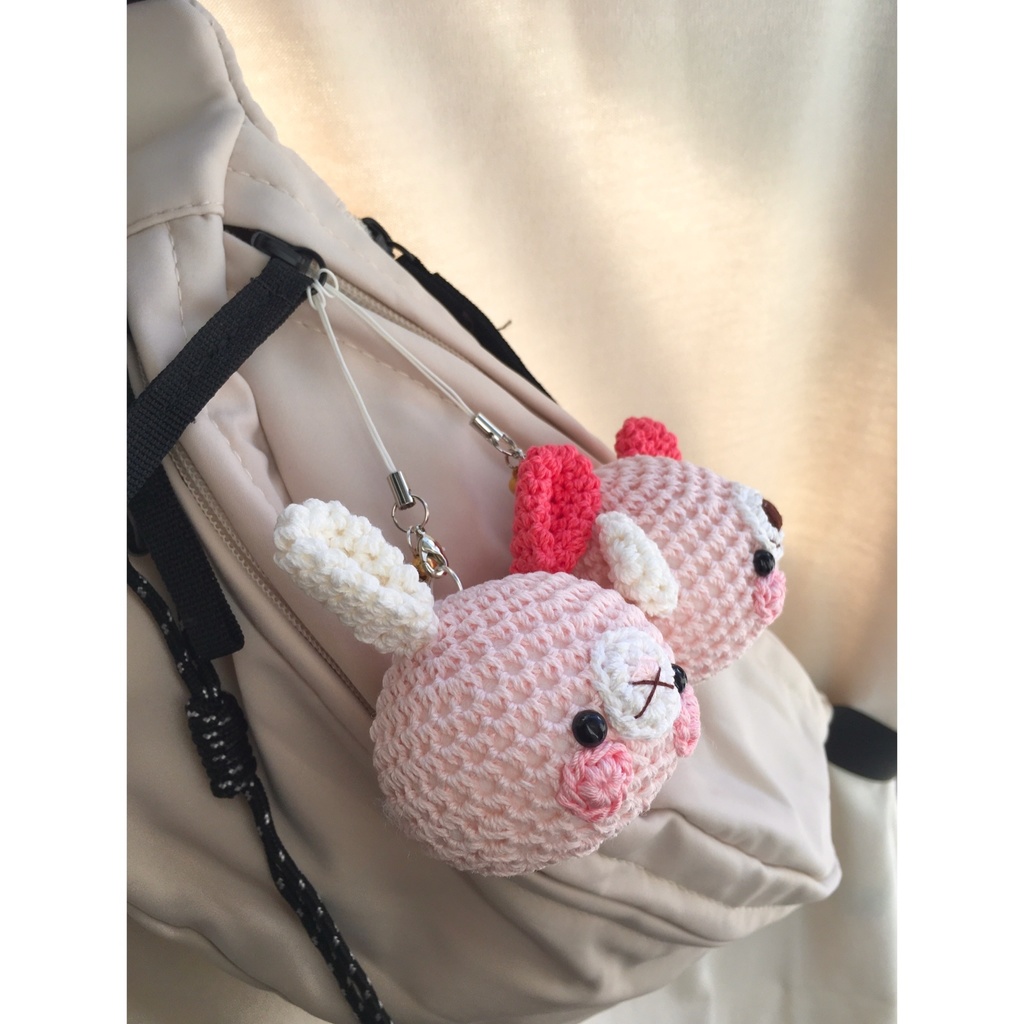 大きなお顔が持ち物の目印に最適♪淡ピンク×コーラル色うさぎクマ顔【大】鈴付イヤホンジャック|ストラップ|ボールチェーン
