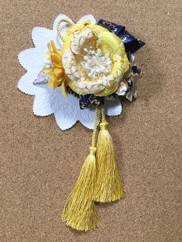 三日月コサージュ