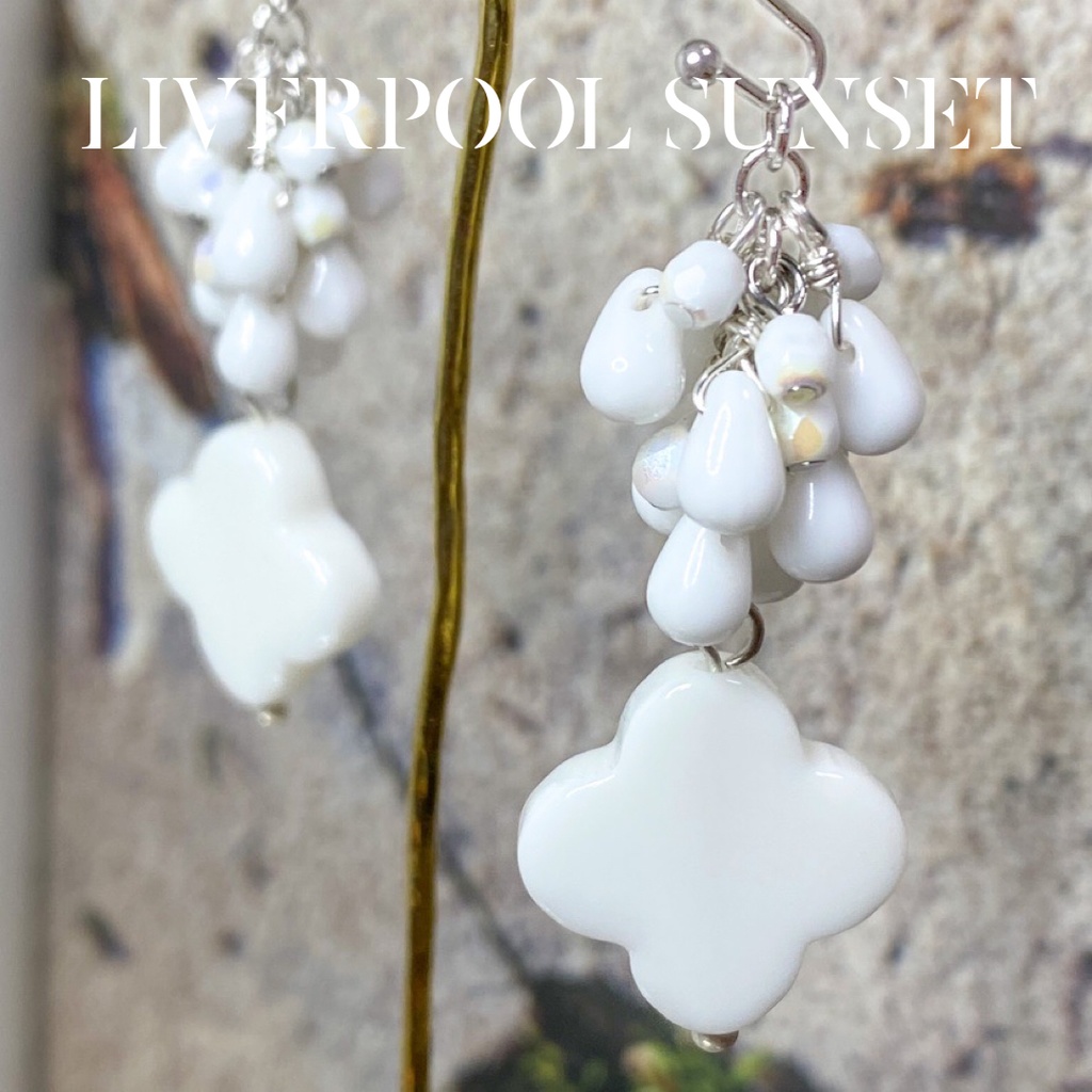 ブラックウィドウ / White suits