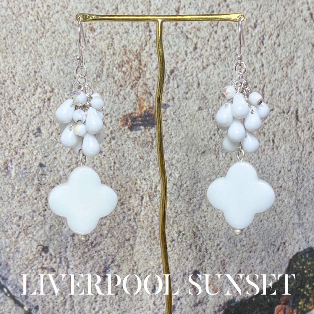 ﾌﾞﾗｯｸｳｨﾄﾞｳ / White suits