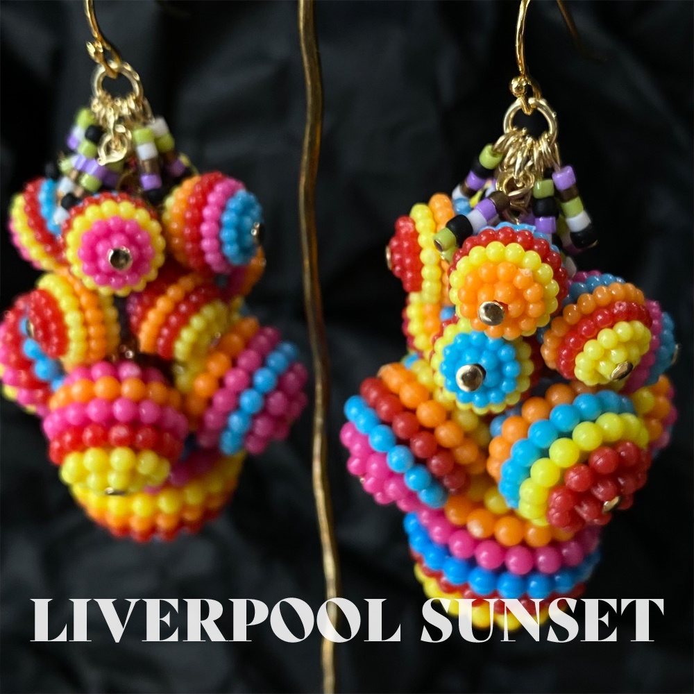 カラフルボールのイヤーアクセサリー