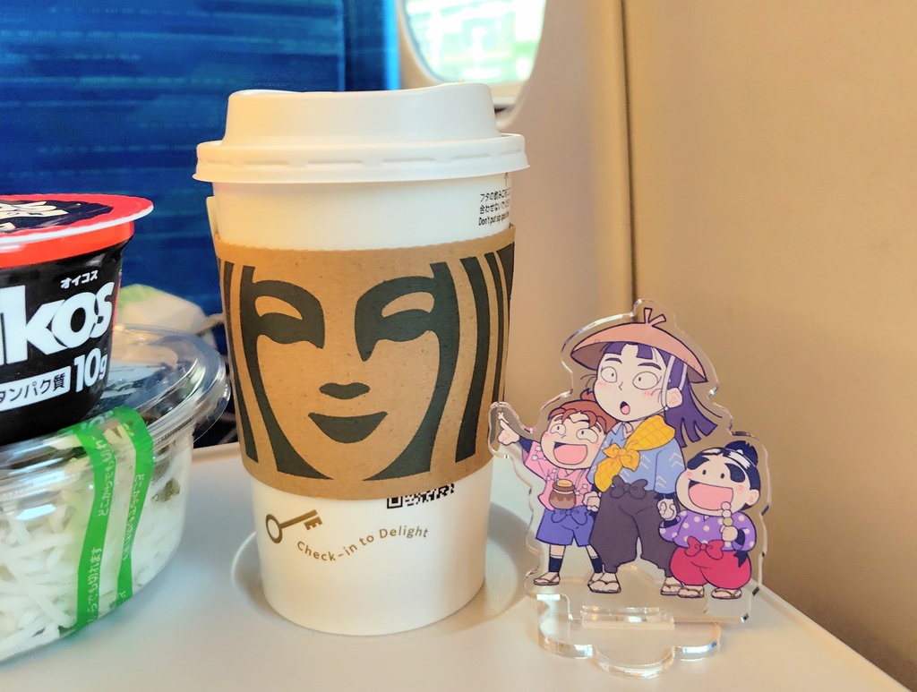 なめくじさんに見せるアクスタ