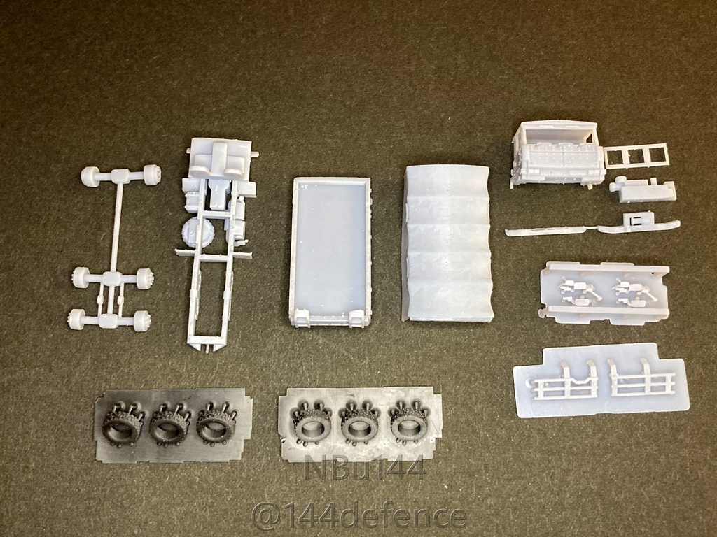 【1/144 自衛隊】3 1/2tトラック装甲強化型