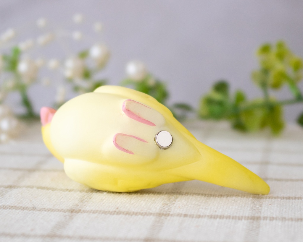 ドールの肩や頭にとまる小鳥フィギュア