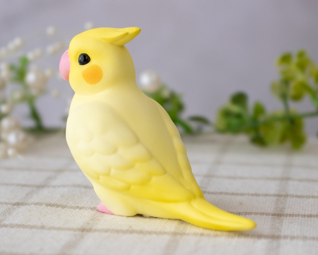 ドールの肩や頭にとまる小鳥フィギュア