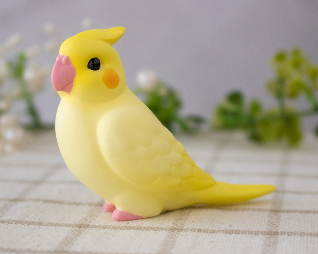 ドールの肩や頭にとまる小鳥フィギュア