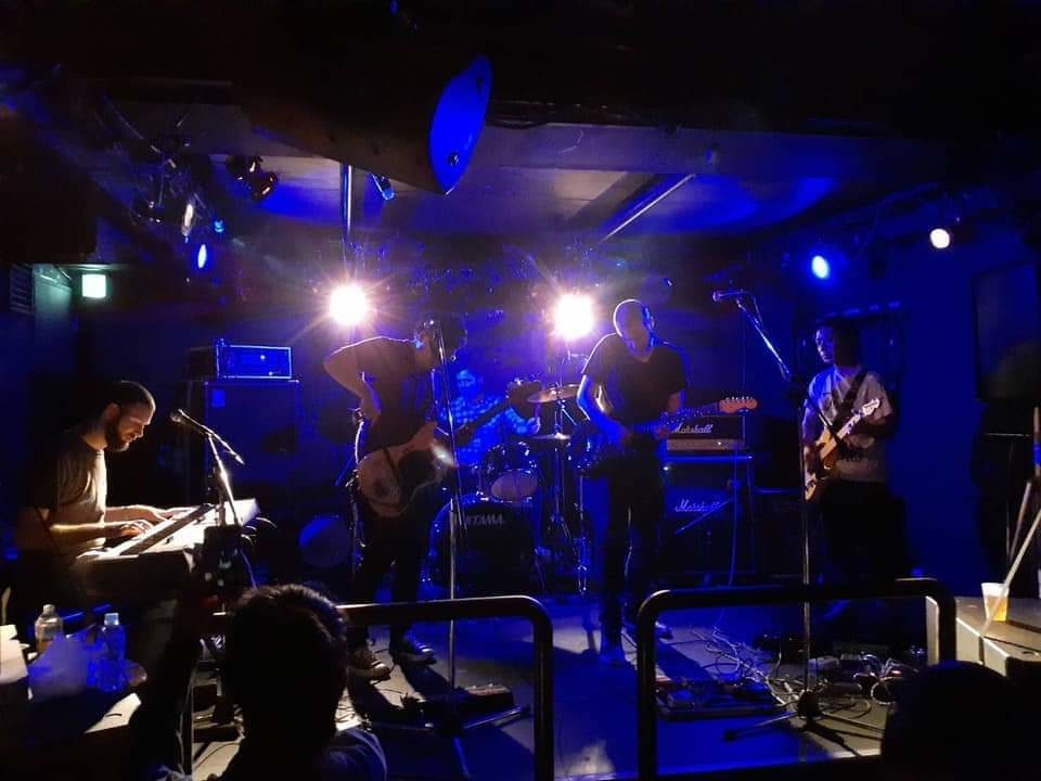 水中 / DAWN IS YOURS