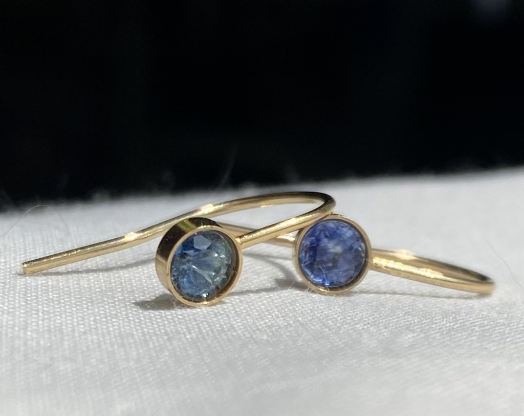 バイカラーサファイアのピアス