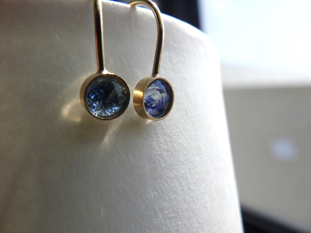 バイカラーサファイアのピアス