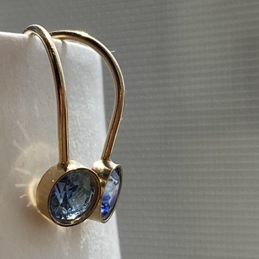 バイカラーサファイアのピアス