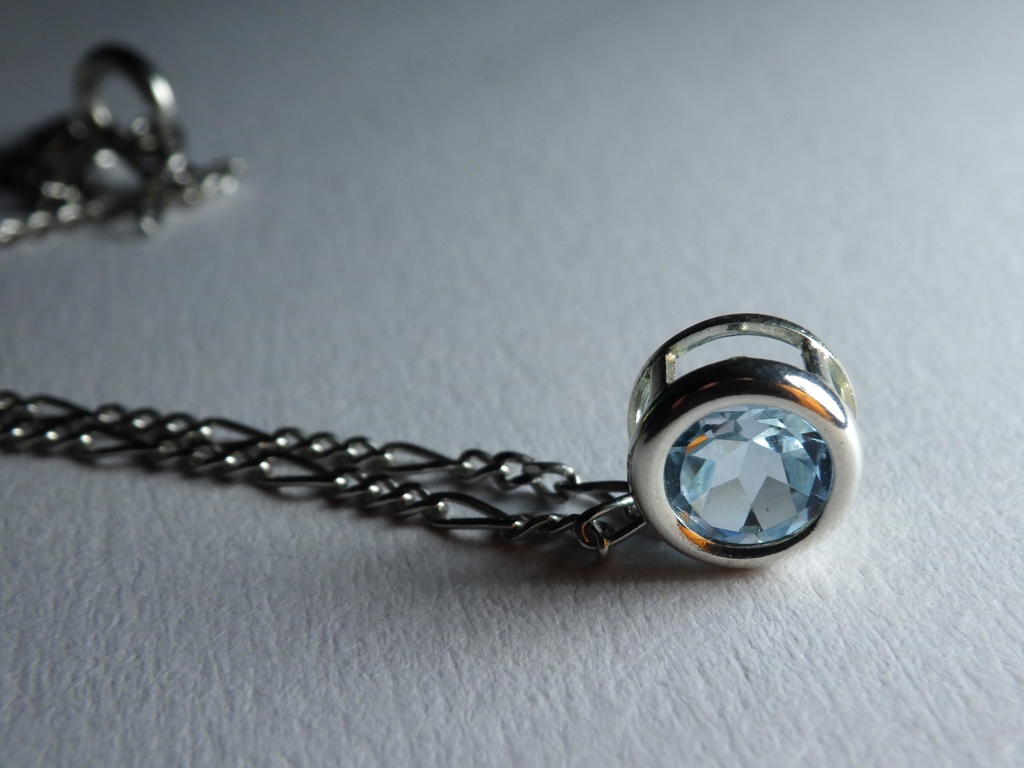 スカイブルートパーズのネックレス