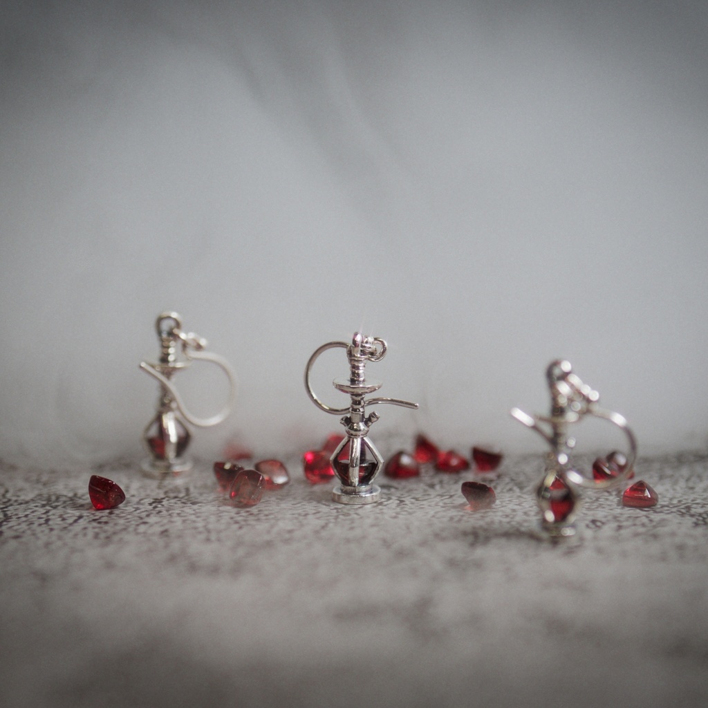 アルマンディンシーシャピアス