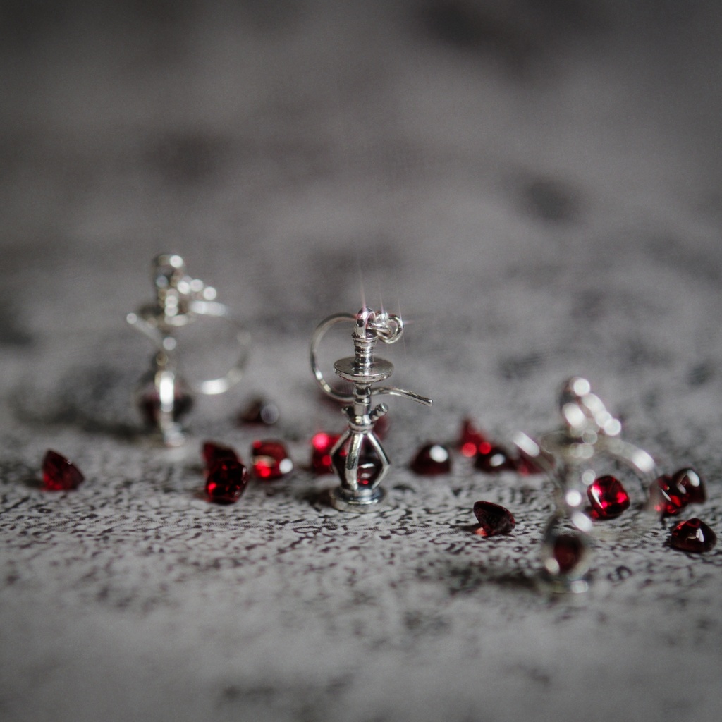 アルマンディンシーシャピアス