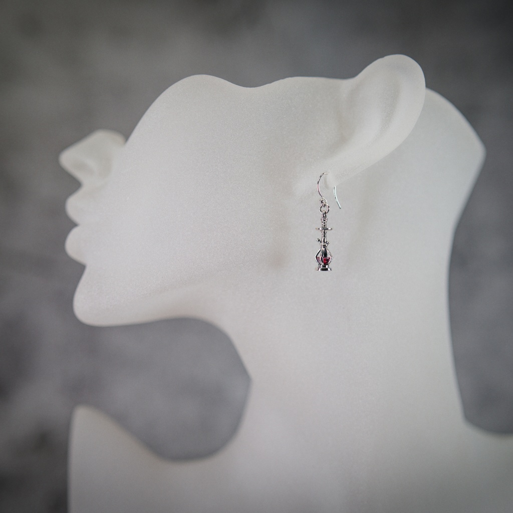 アルマンディンシーシャピアス