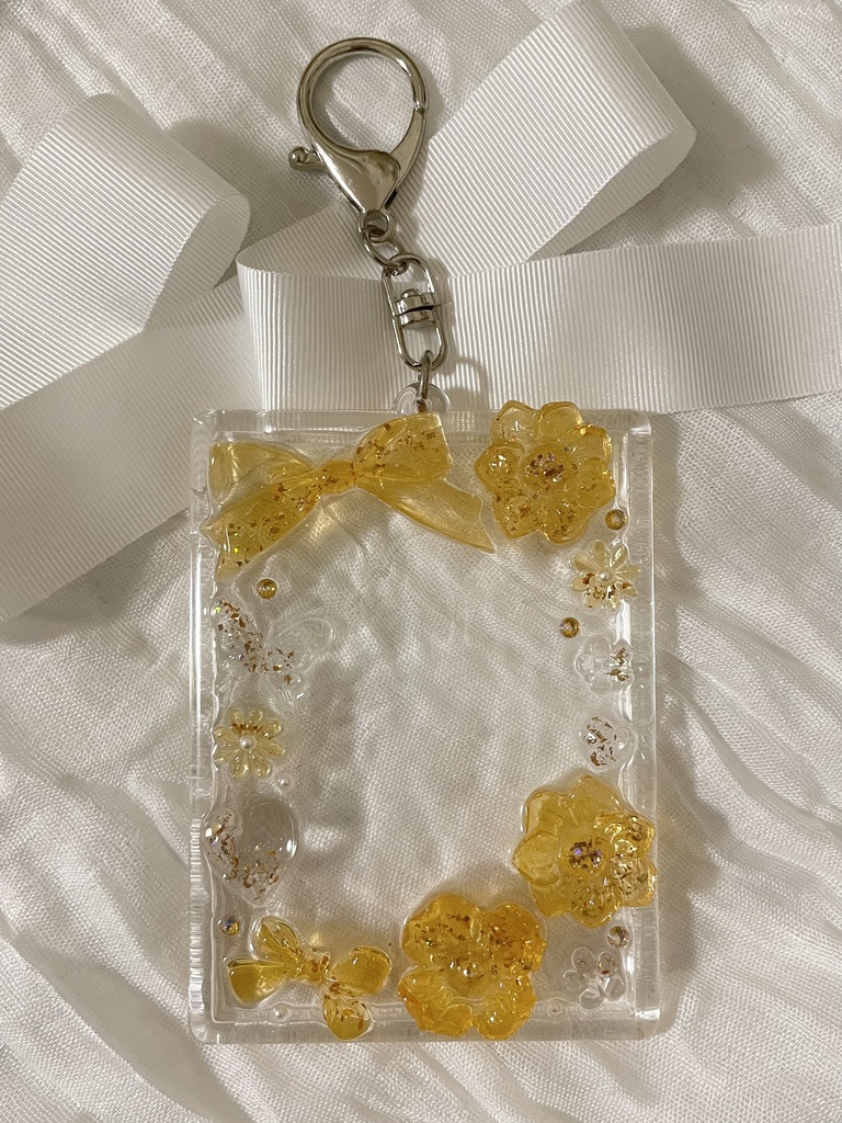 花とリボンのトレカキーホルダー