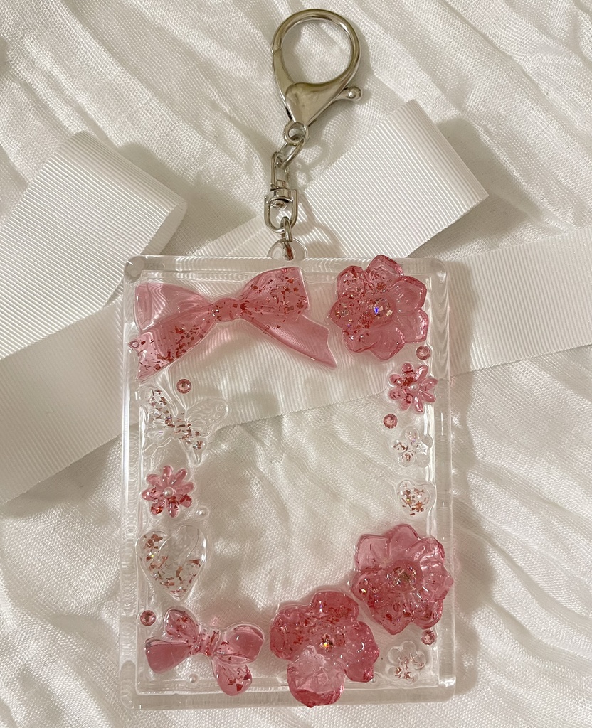 花とリボンのトレカキーホルダー