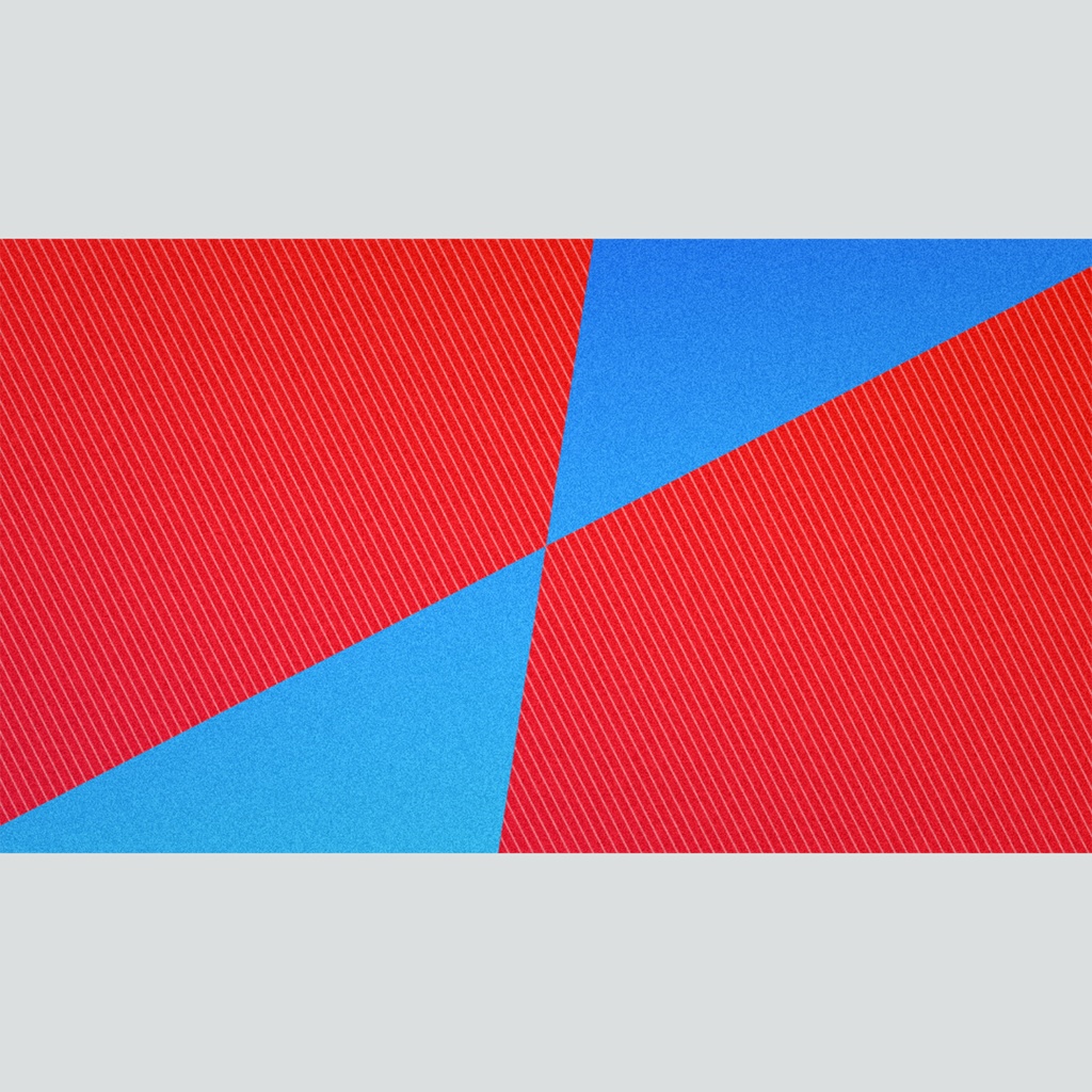 回転するカラフルなタイトル